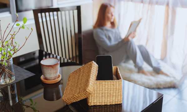 How to Do a Digital Detox and Balance Your Phone Usage